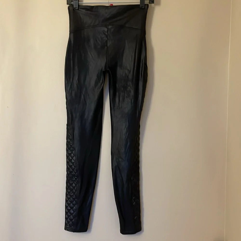 Spanx Black Quilted Faux Leather Leggings Size Medium